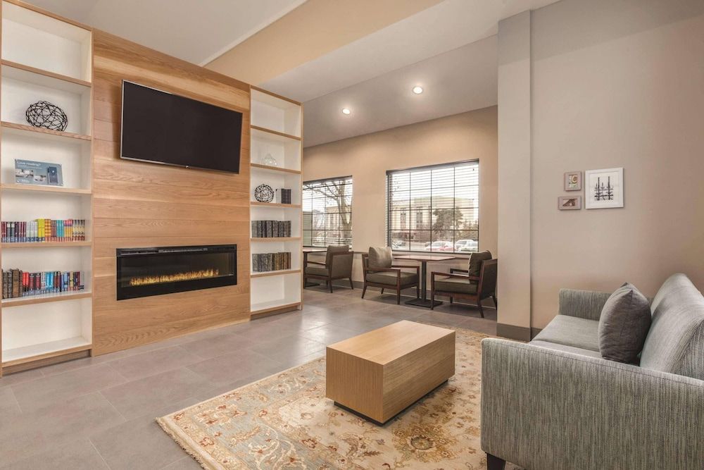 Country Inn & Suites by Radisson, Erie, PA 2