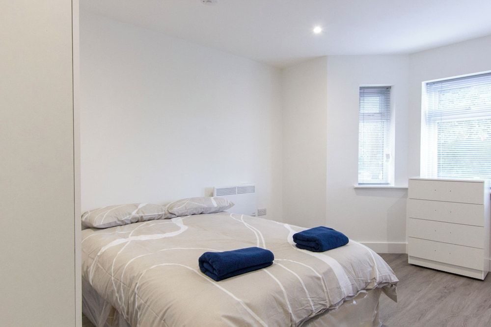 Radstock Road - Room 1b 1