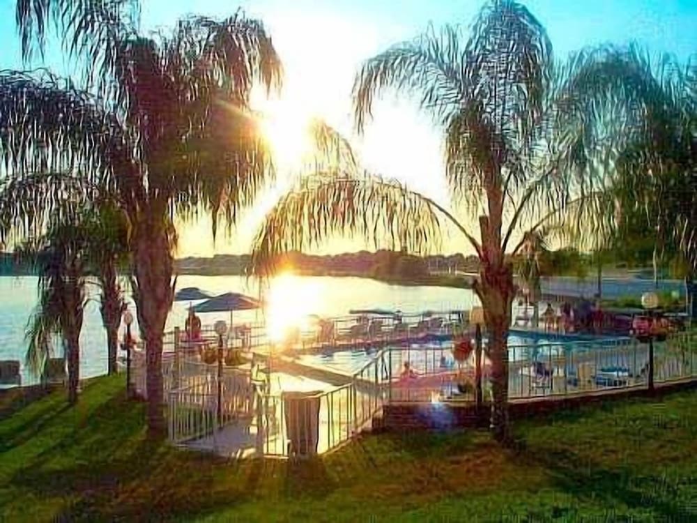 Lake Roy Beach Inn - Winter Haven 1