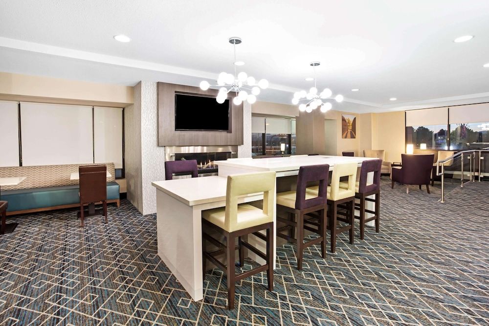 La Quinta Inn & Suites by Wyndham Denver Aurora Medical 2
