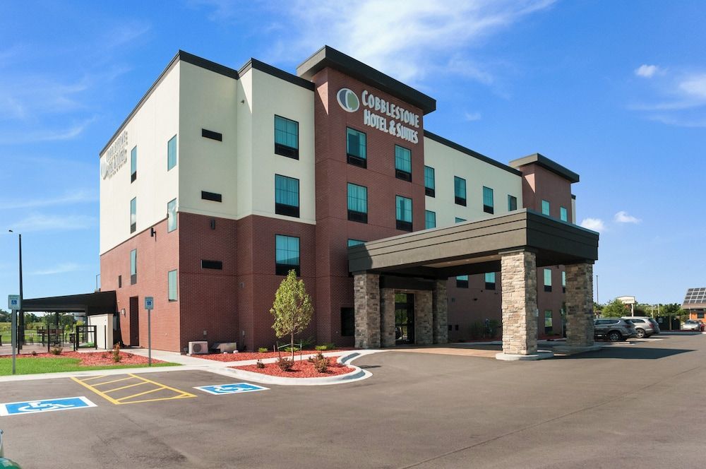 Cobblestone Hotel & Suites Appleton International Airport 1
