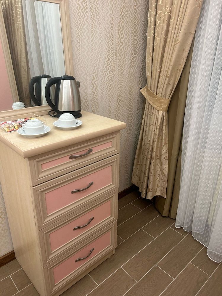 Lily Rooms 2
