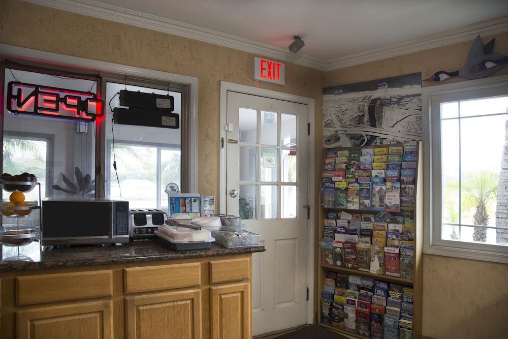 Harbor Inn & Suites Oceanside Marina Camp Pendleton 2