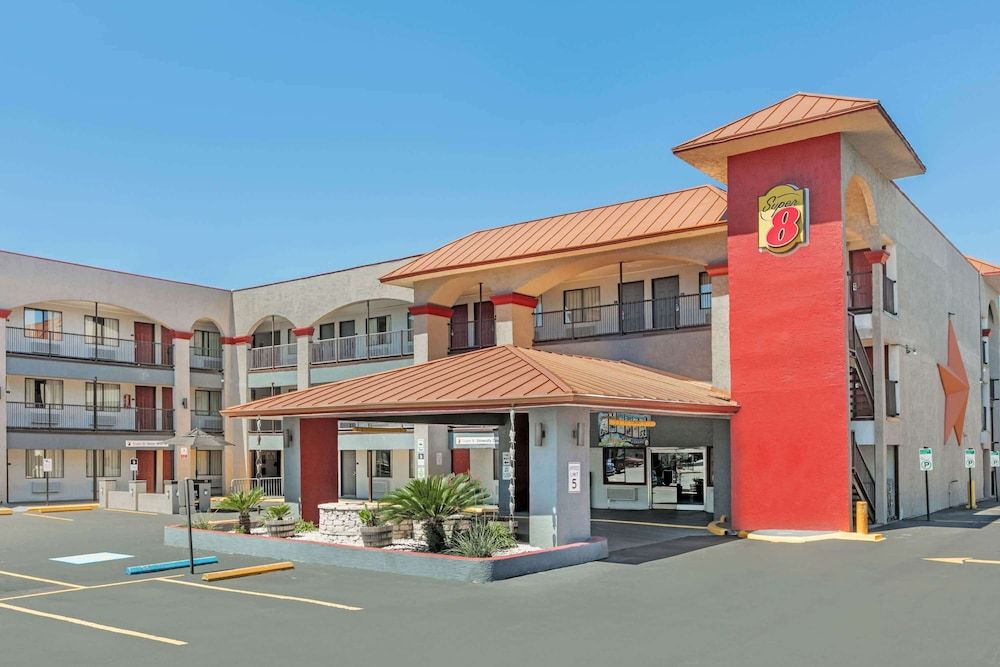 Super 8 by Wyndham Austin University/Downtown Area 1