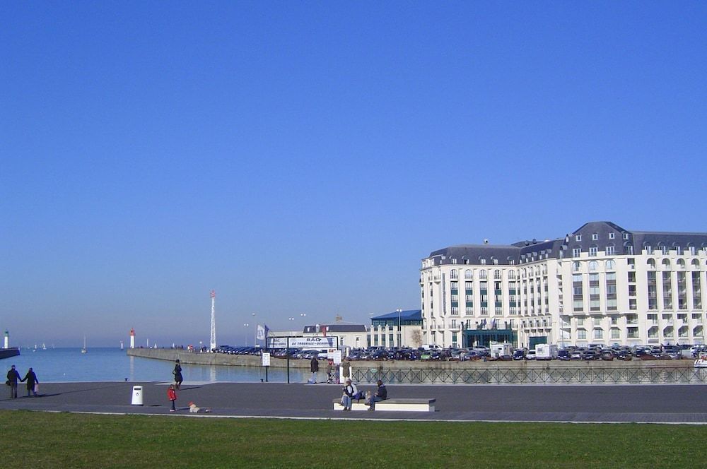 SOWELL RESIDENCES Le Port 1