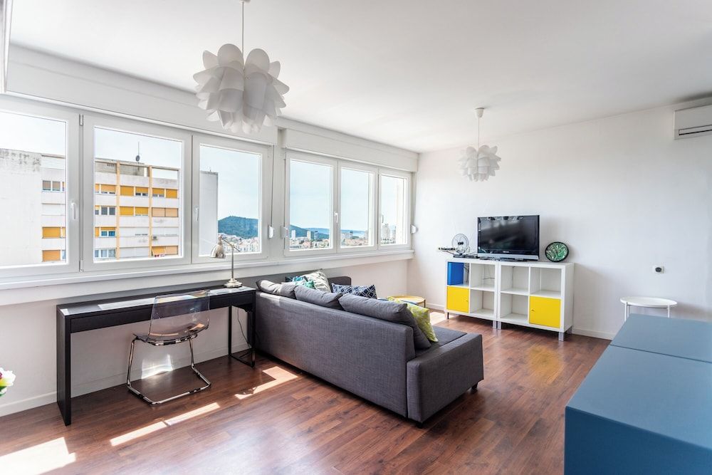 Comfortable apt with great city and sea view 1