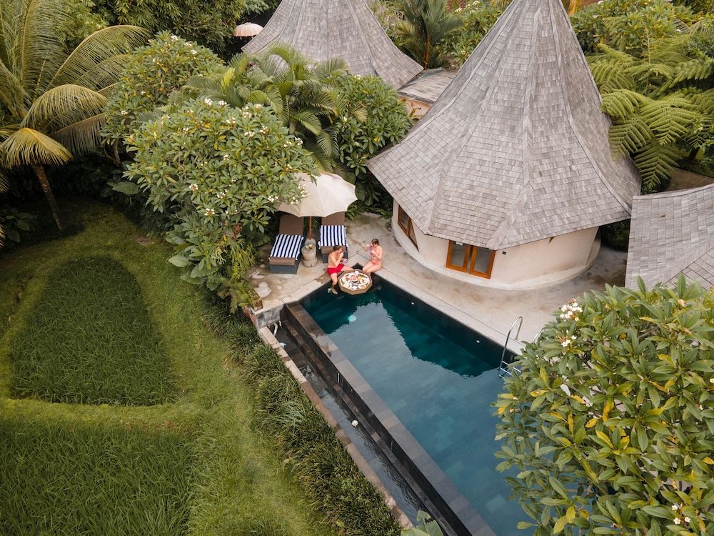 The Sender Pool Suites 1