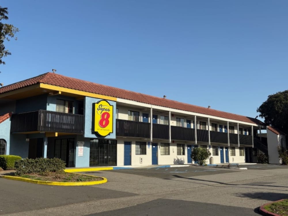 Super 8 by Wyndham Petaluma 1