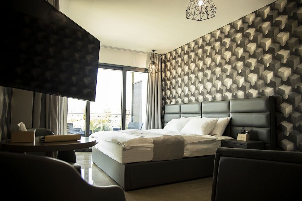 Jimmy's Suites 1