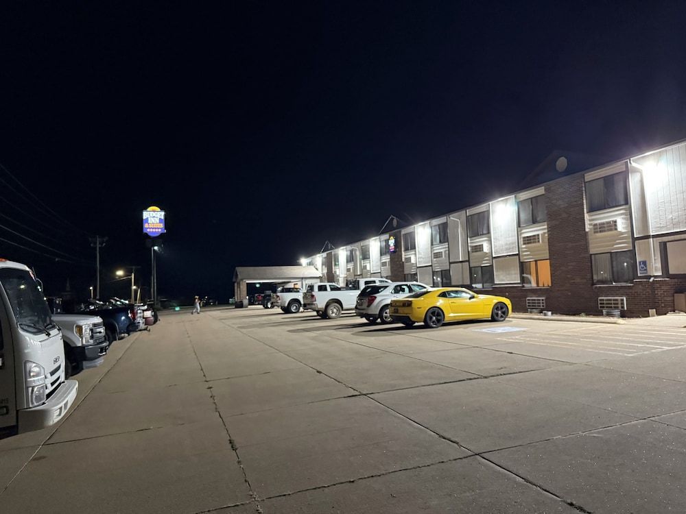 Budget inn & Suites 1