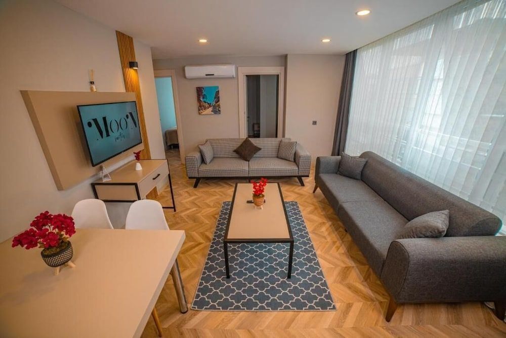 Moon Suites 1