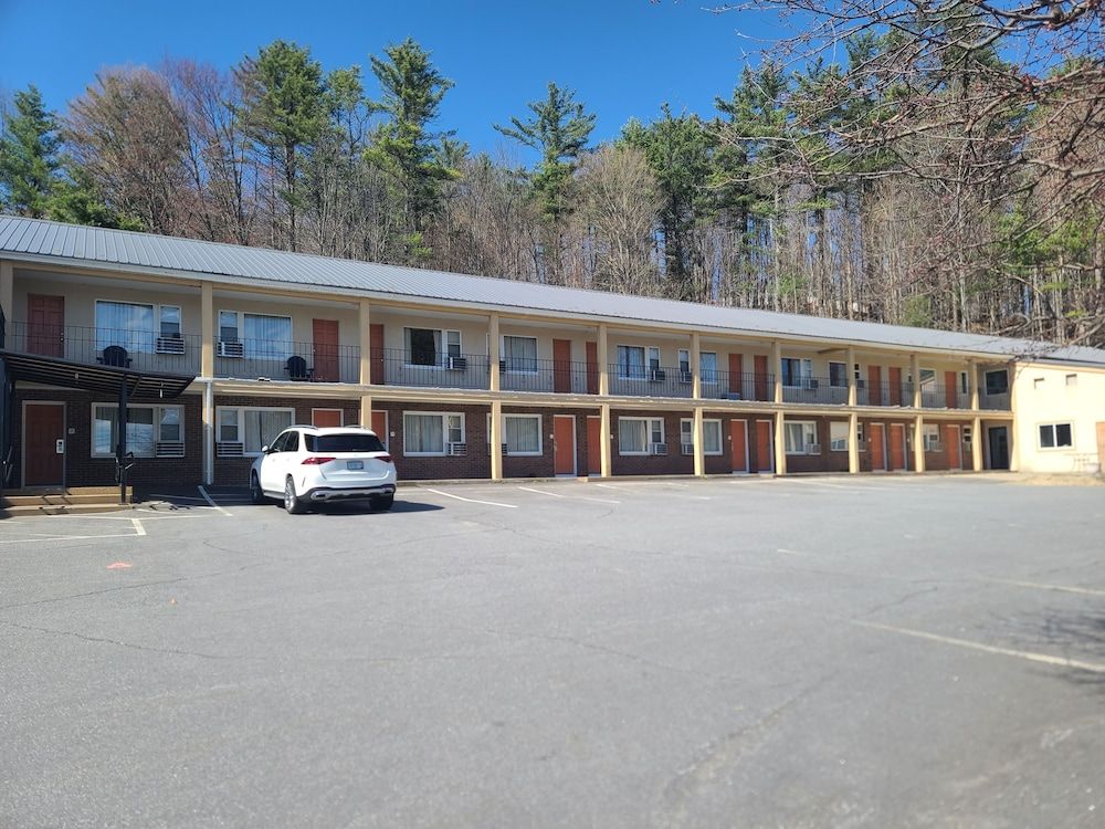 TiltonLodge Inn & Suites 1