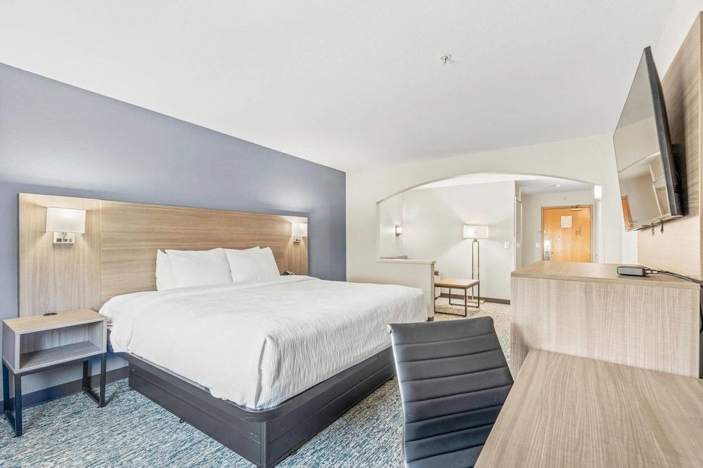 Quality Inn & Suites On the River 1