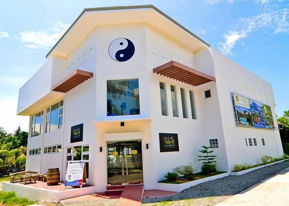 Pura Vida Beach & Dive Resort 1
