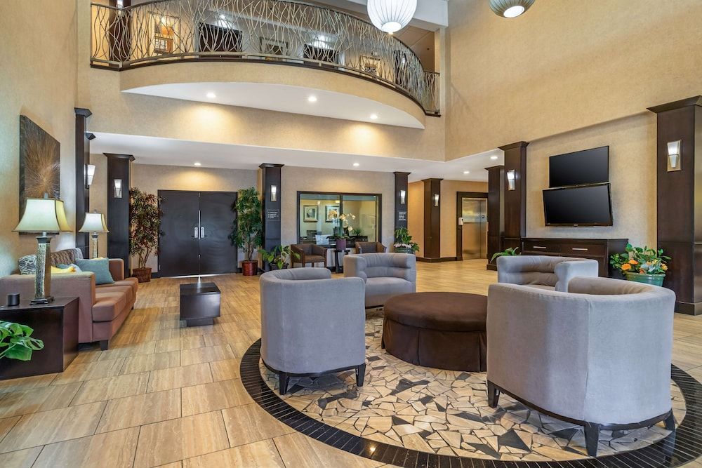 Best Western Plus Lytle Inn and Suites 2