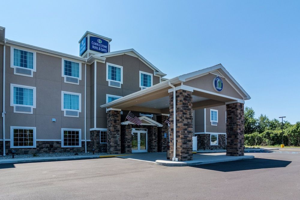 Cobblestone Hotel & Suites - Greenville 1