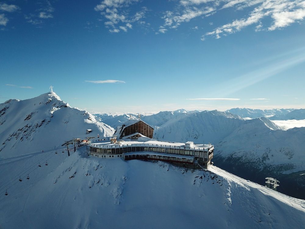 Glacier Hotel Grawand 1