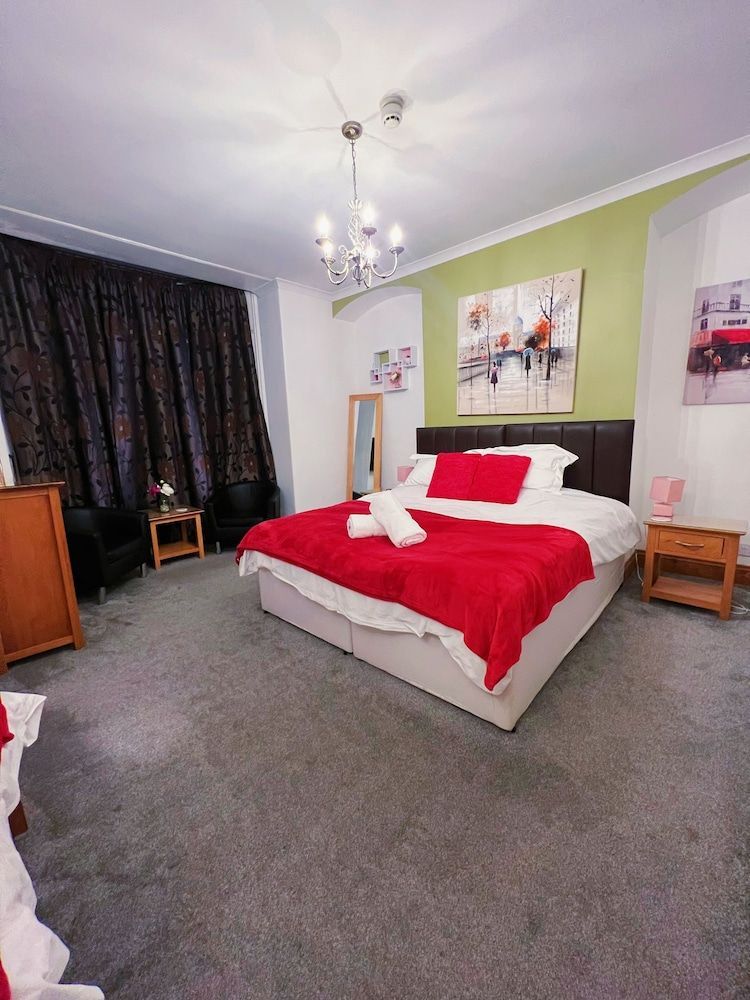 Ellies Guest House 2