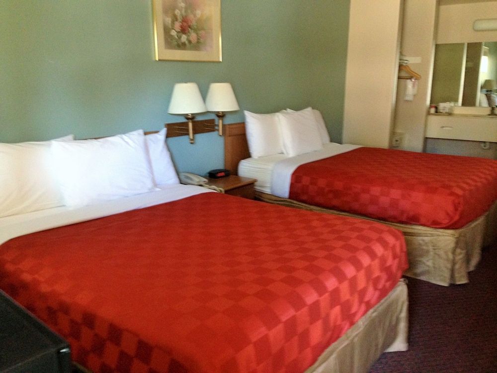 Olive Tree Inn & Suites, a Howard Johnson by Wyndham 2
