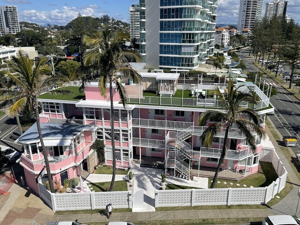 The Pink Hotel Coolangatta 1