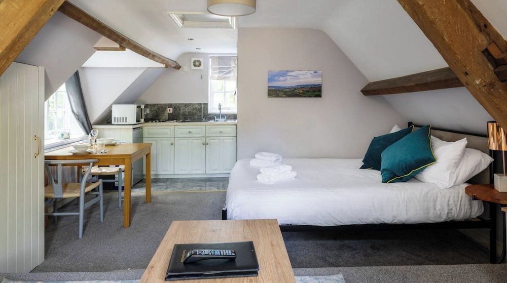 The Coach House Beautiful Georgian Apartment Wifi and Parking near Bath 2