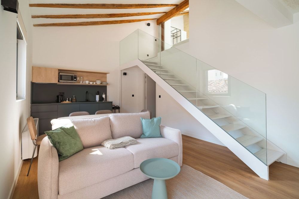 Limehome Pamplona Hilarión Eslava 1