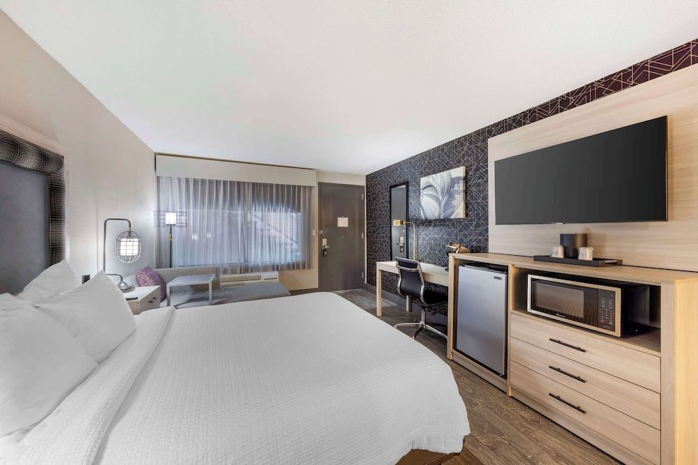 Aiden by Best Western South Reno 1