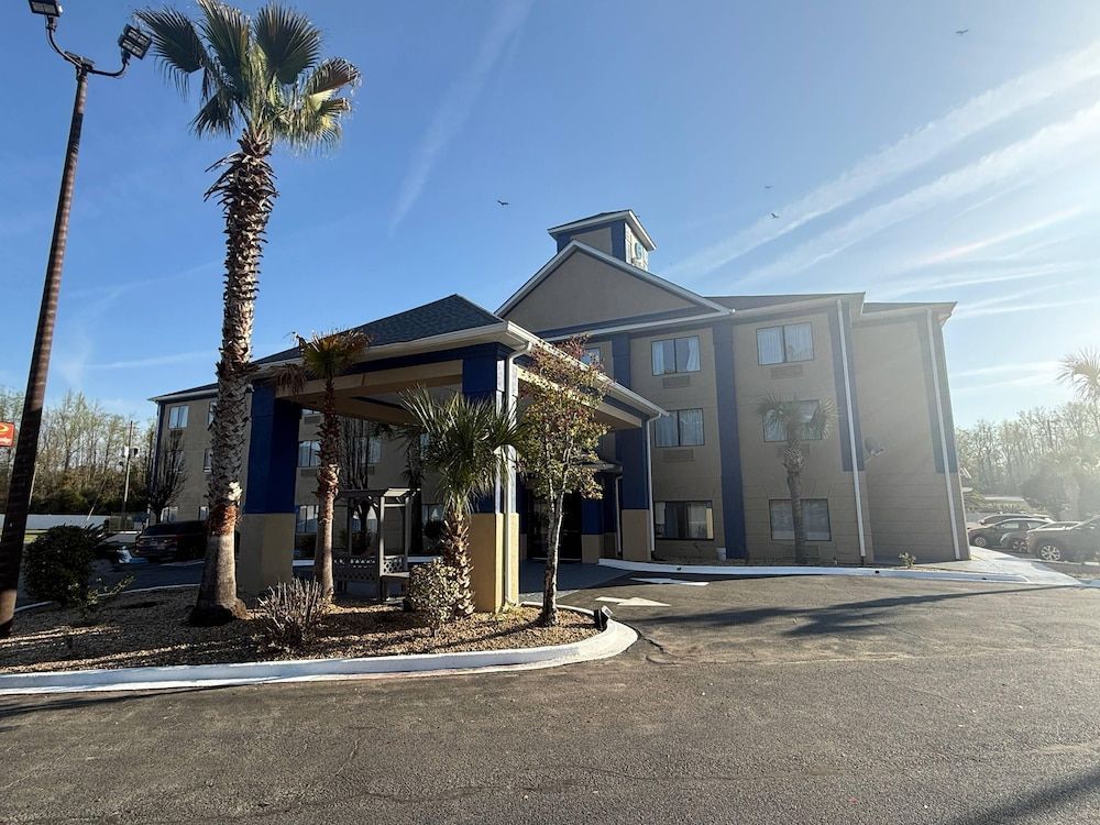 Clarion Pointe Jesup 1