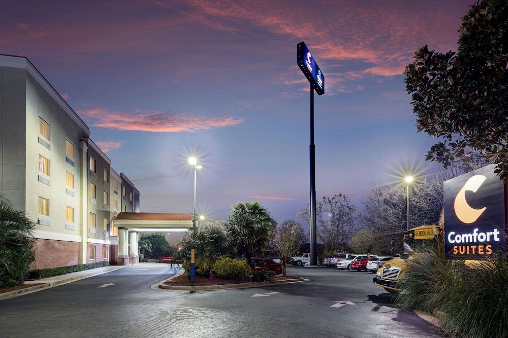 Comfort Suites Forsyth near I-75 1