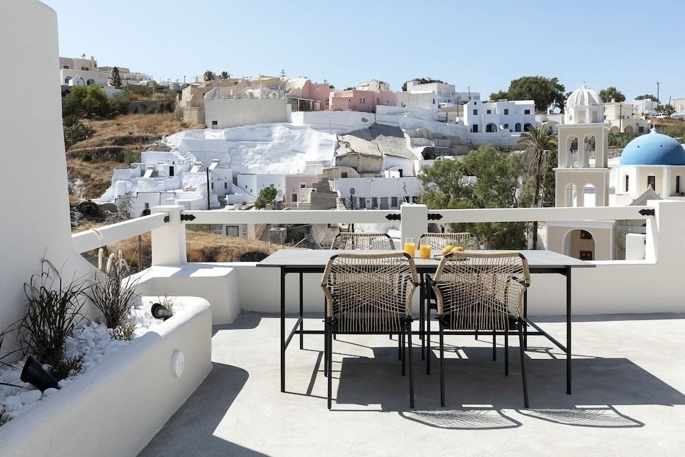 Acave Santorini Suites 1