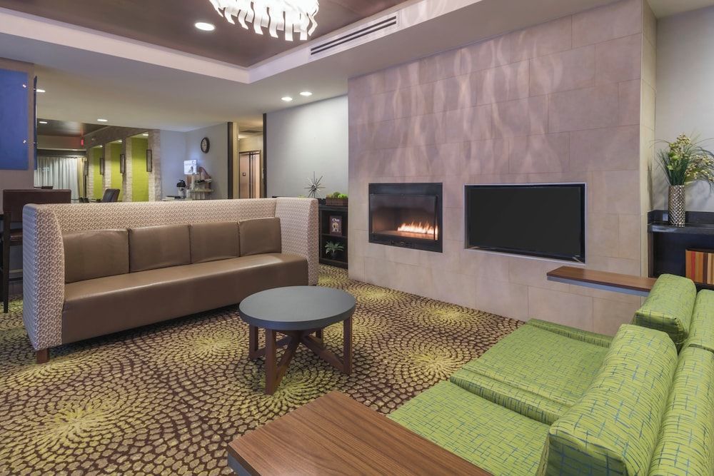 Holiday Inn Express & Suites HAYS by IHG 1