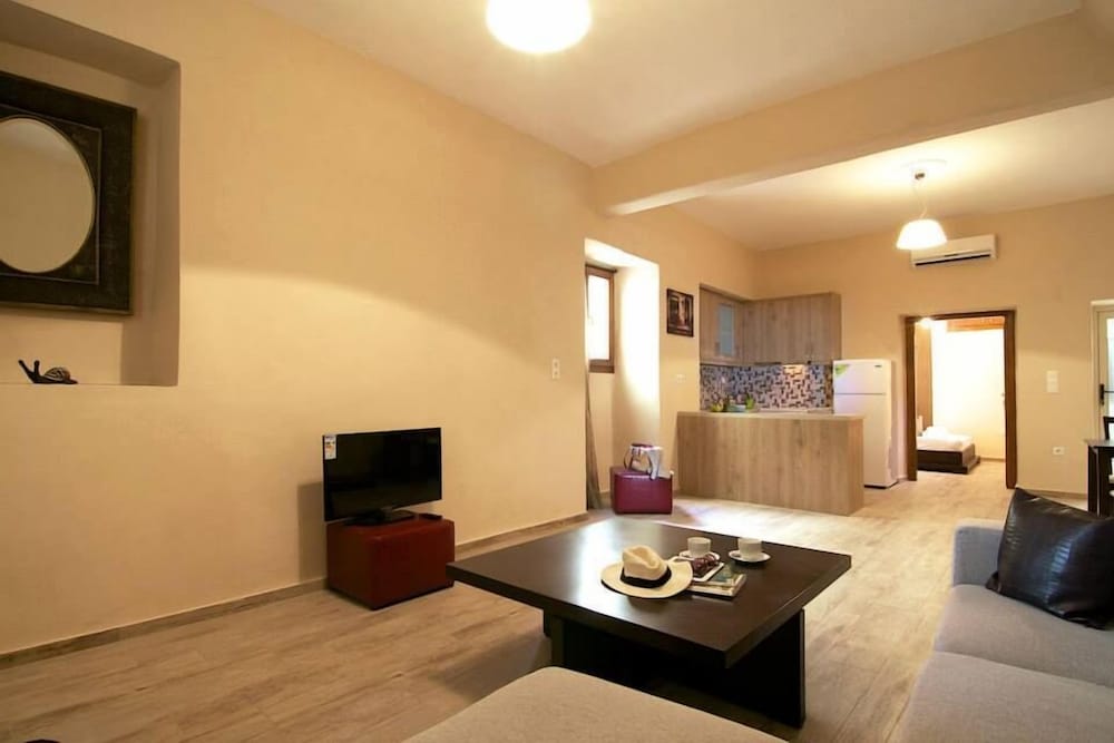 Asikiko Suites - Rethymno Old Town Retreats 2