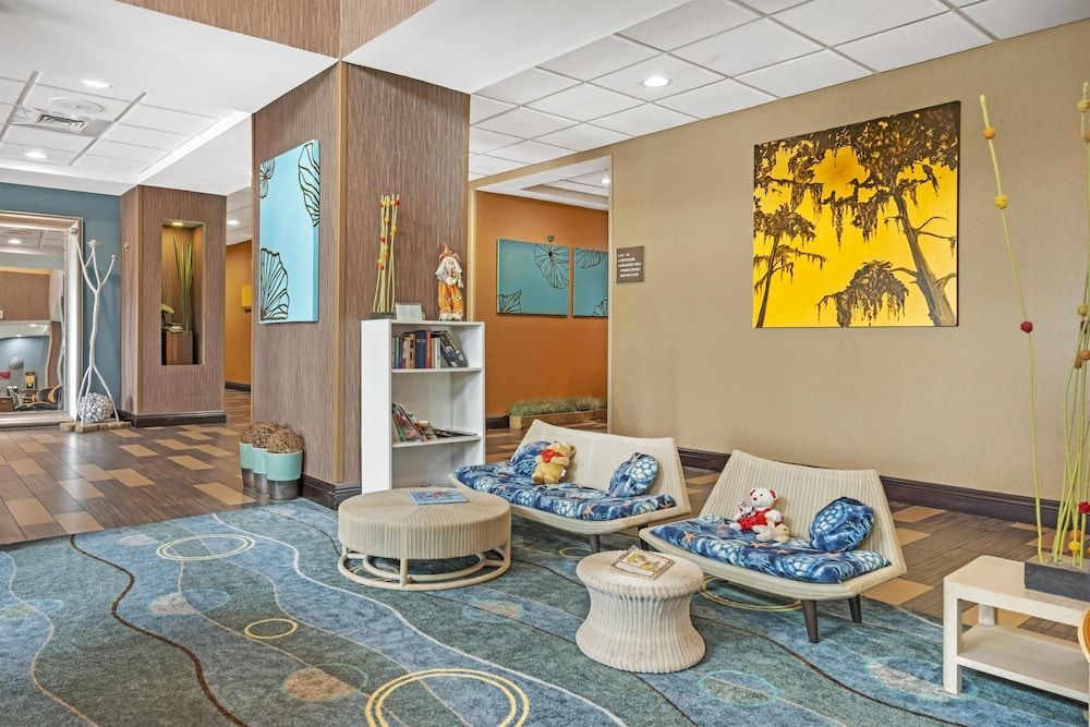 Best Western Plus Chain of Lakes Inn & Suites 2