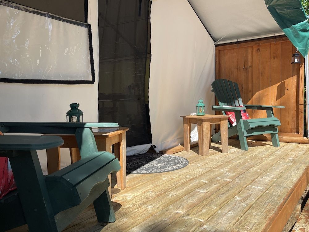 So Damn Lucky Glamping 2