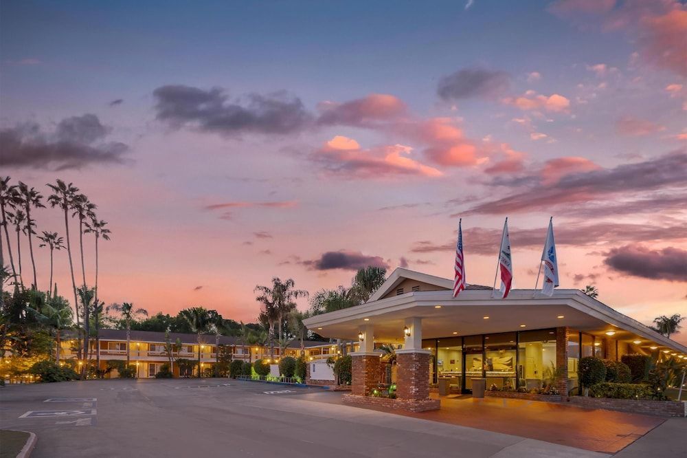Best Western Plus Carriage Inn 1