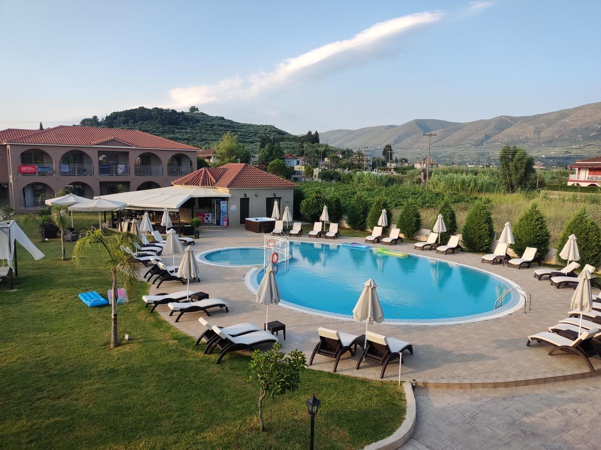 Eleni's Garden & Castello Suites 2