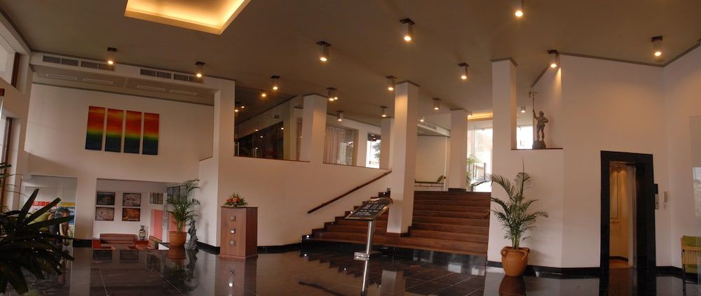 Camelot Beach Hotel 2