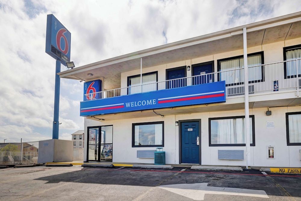 Motel 6 Denton, TX - UNT 1