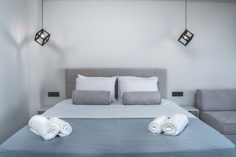 Dionisos Luxury Suites 2
