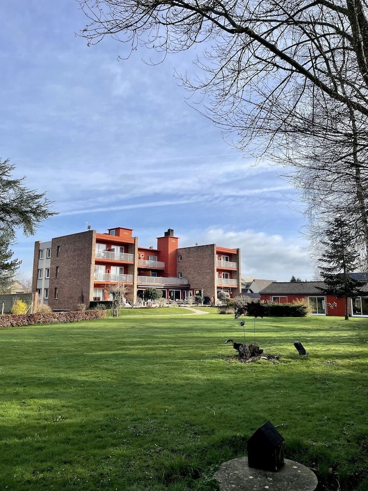 Logis Hôtel & Restaurant - Le Relais de Montigny 1