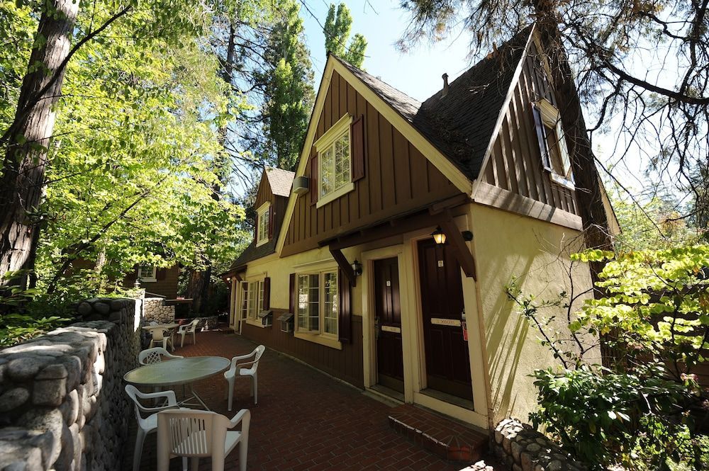 Saddleback Inn 2