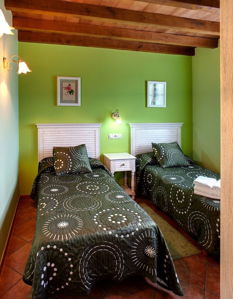 Apartamentos Rurales "La Torre" y "El Pielago" 2