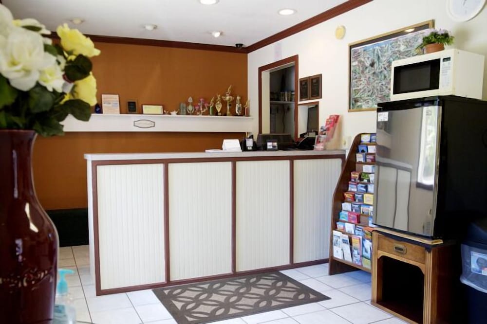 Red Carpet Inn and Suites Plymouth 1