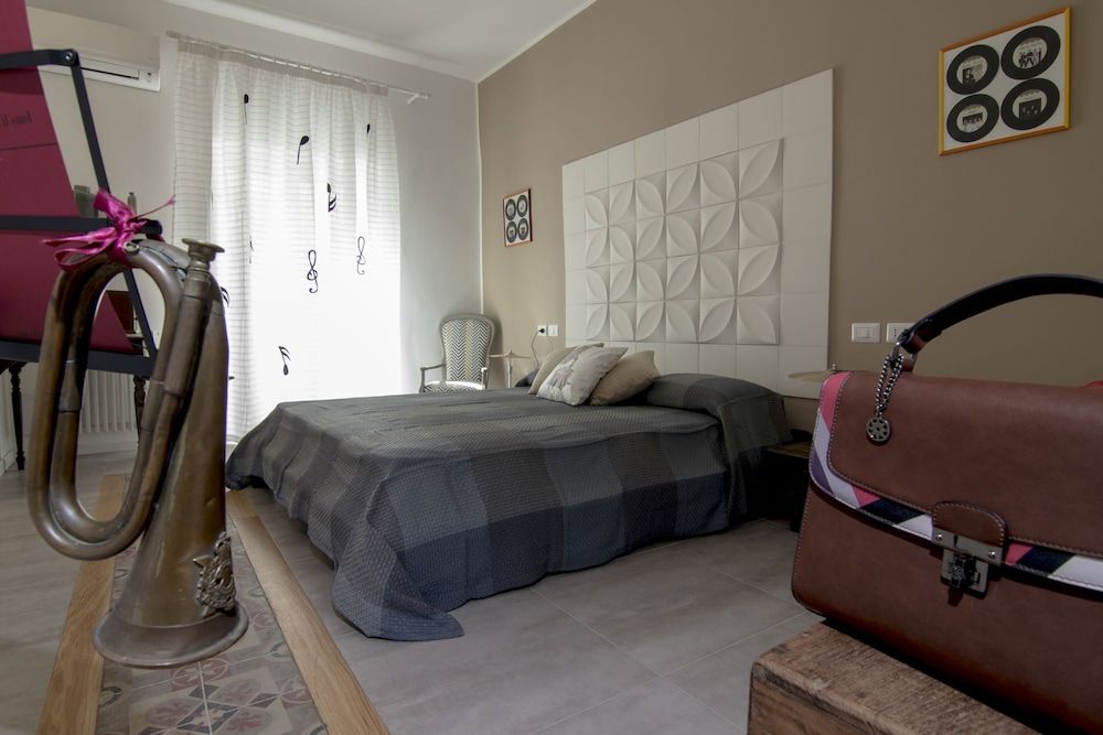 Ad Hoc Rooms 1