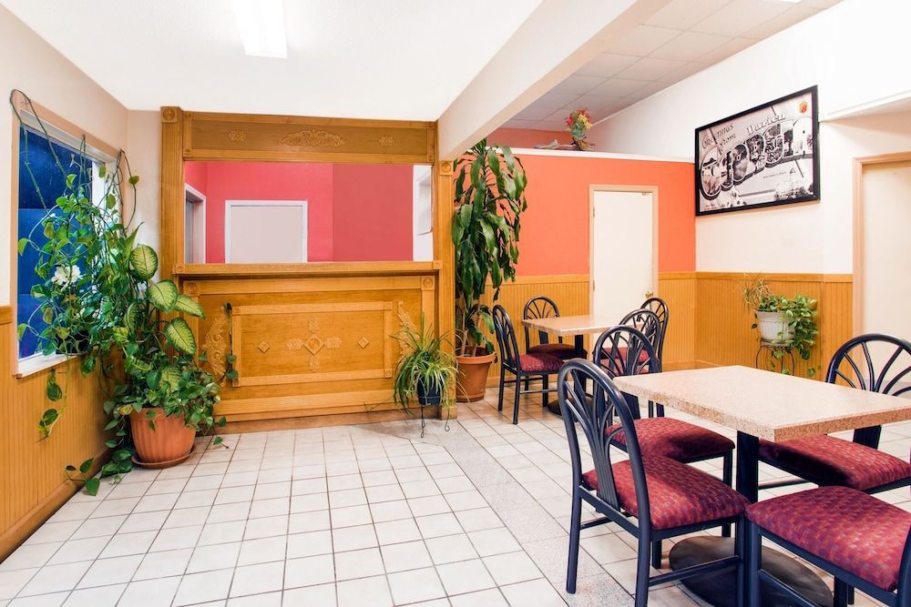 Americas Best Value Inn Darien 2