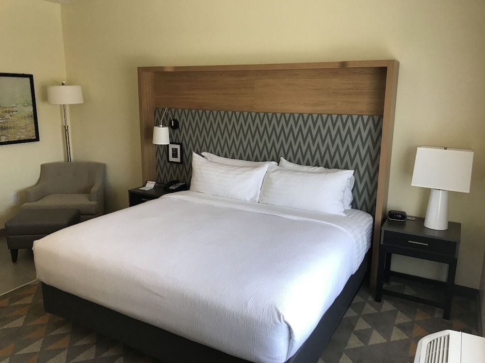 Holiday Inn & Suites ARDEN - ASHEVILLE AIRPORT by IHG 2