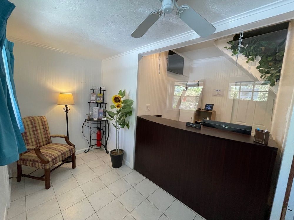 Beach Motel and Suites 2