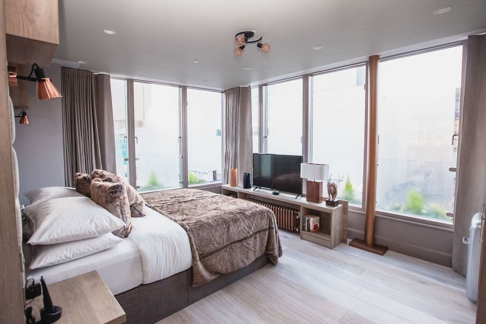Clarendon Suites 1