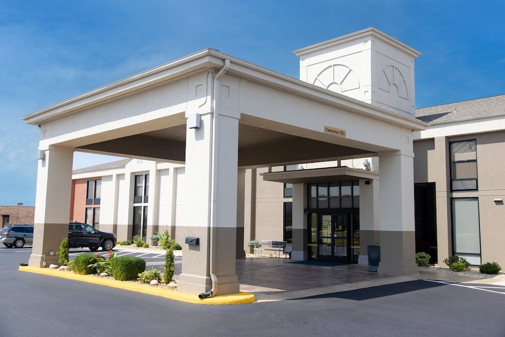 Holiday Inn Express MARSHFIELD (SPRINGFIELD AREA) by IHG 1