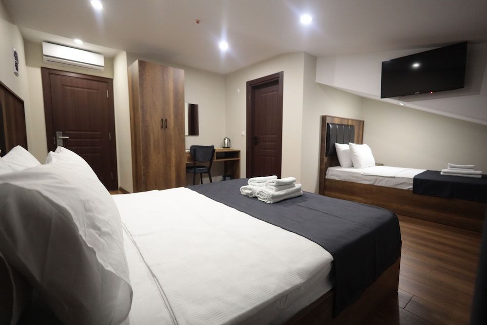 BZN Airport Hotel 2